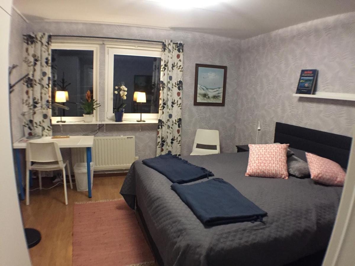 Dubbelrum Med Extrasaeng Pa Markplan I Lugnt Villaomrade Malmo Exterior photo