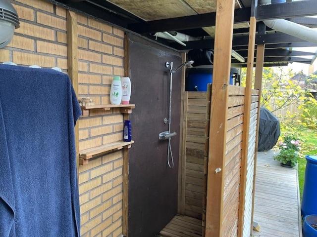 Dubbelrum Med Extrasaeng Pa Markplan I Lugnt Villaomrade Malmo Exterior photo